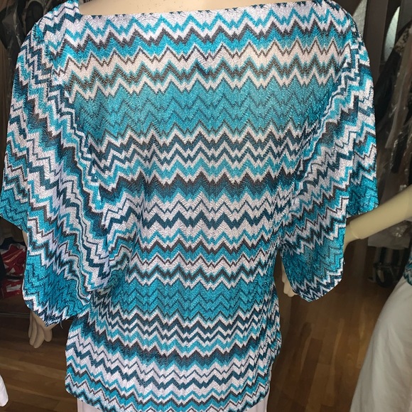 Bebe silk knit striped chevron  top M/L - Picture 8 of 8